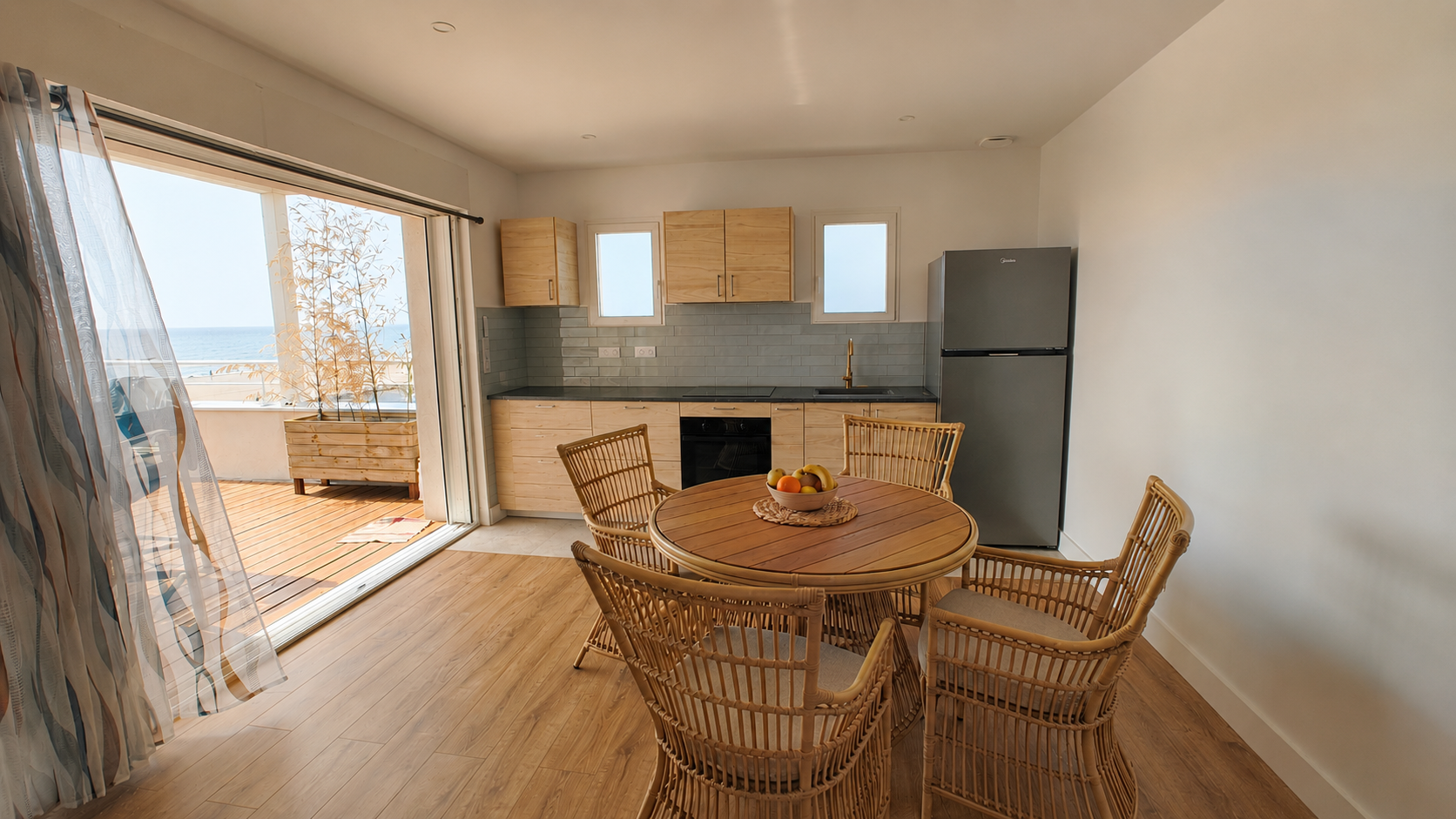 le salon qui ouvre sur la terrasse du duplex le 50