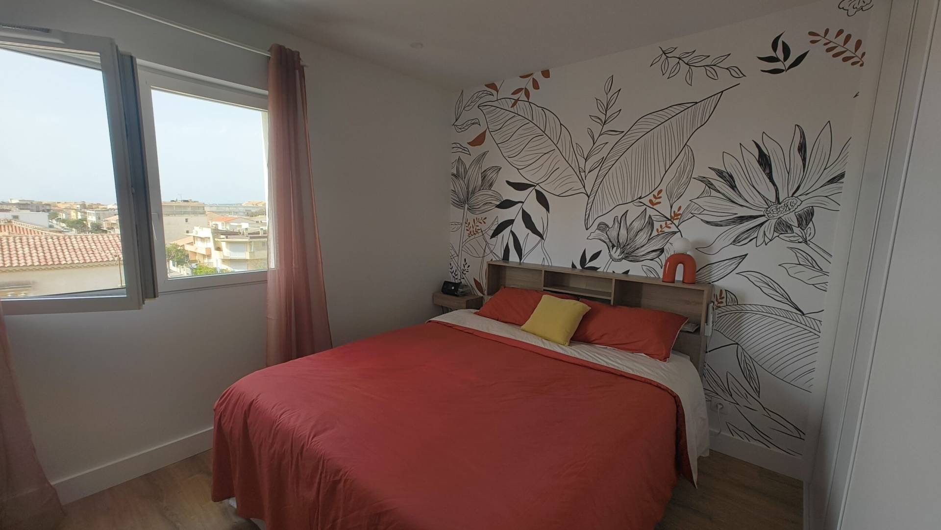 chambre au 1er étage du duplex le 50 a narbonne plage