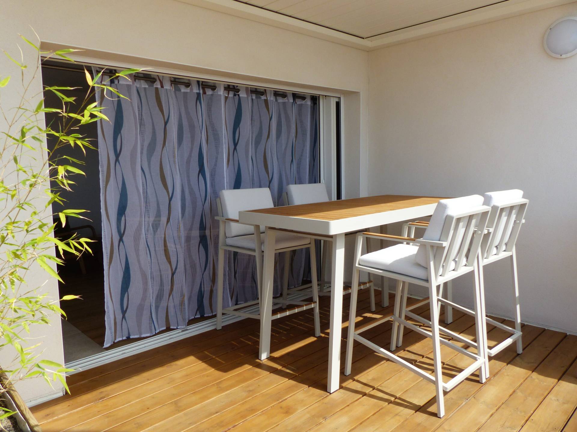 coin repas sur la terrasse du duplex le 50 a narbonne plage